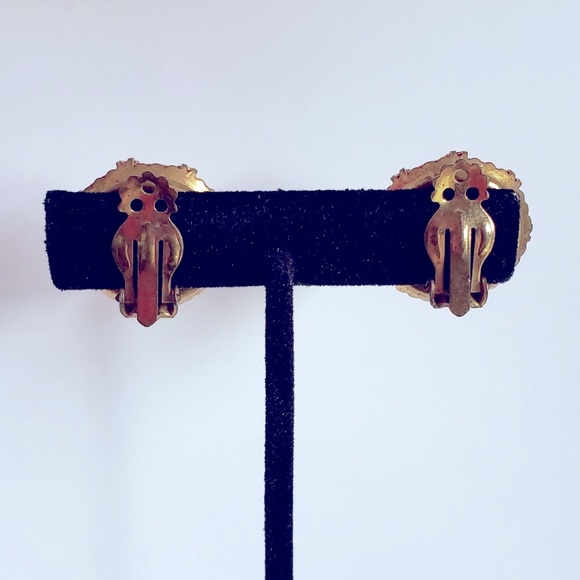 1” Vintage Gold Setting With Round Red Clip-Ons - Picture 3 of 4